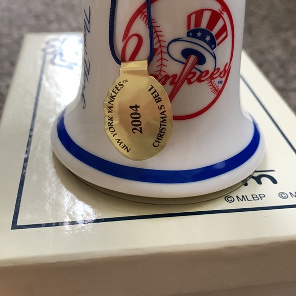 New York Yankee bell ornament 2004 - Picture 2 of 8